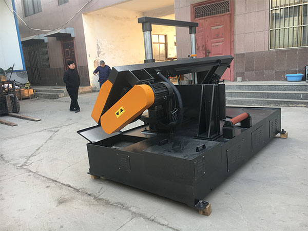 Полуавтоматическая ленточная пила для резки под углом G-400