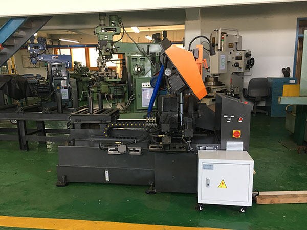 Полностью автоматическая ленточная пила GS320