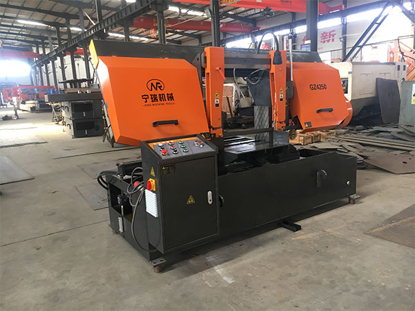 Двухстоечный ленточнопильный станок GZ4250