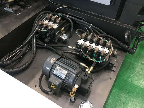 Полностью автоматический ленточнопильный станок GS500