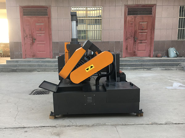 Полуавтоматическая ленточная пила для резки под углом G-400