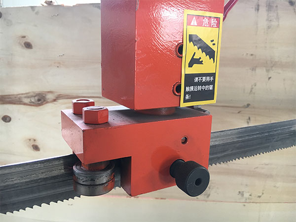 Полуавтоматическая ленточная пила для резки под углом G-500