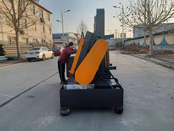 Ленточнопильный станок с двумя колоннами GZ4260