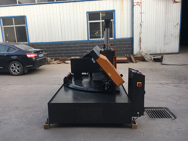 Полуавтоматическая ленточная пила для резки под углом G-400